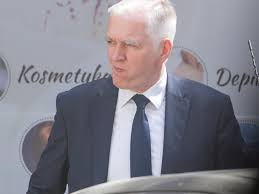 Politycznie związany na początku z forum prawicy demokratycznej oraz z unią. Gowin Mieszka Sam Powiedzial Ze Radzi Sobie Z Tym Problemem Super Express Wiadomosci Polityka Sport