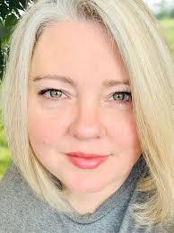 Lori Burnett's Instagram, Twitter & Facebook