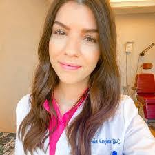 Jessica Mangiaracina's Instagram, Twitter & Facebook