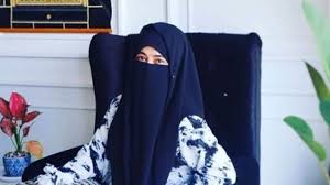 Sesampainya di caffe x aku langsung di persilahkan duduk oleh robi , ia mengajukan beberapa pertanyaan tentang kegiatan ku sehari hari tapi seiring berjalan nya waktu lama kelamaan aku merasakan ada getaran aneh di tubuhku dan gairah ku tiba tiba bangkit. Umi Pipik Minta Sumbangan Untuk Obati Tumor Ini Fakta Sebenarnya