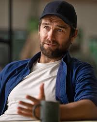 Он может делать всё, что захочет: Энтони Старр на новом фото своего  двухминутного появления в предстоящей военной драме.. 2025