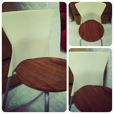 للبيع 4 كراسي مودرن لطاولة طعام بحالة ممتازة السعر 25 Bd Home Decor Furniture Decor