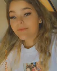 Happy birthday to my beautiful little sister that is getting closer and  closer to her 30s half way to 50 sister getting old lol 😂 i love you 💕 i  hope you have a great birthday 🥳