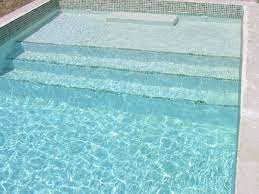 detail d un escalier de piscine traditionnelle en beton et faience une realisation marinal escalier piscine piscines design construction piscine