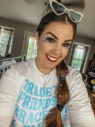 Swiftie 5k and friendship bracelet trading