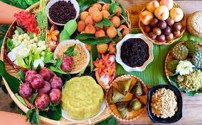 Ngoài ra, vào ngày tết đoan ngọ, người trung quốc còn có phong tục buộc cây ngài cứu bằng dây đỏ hoặc dây ngũ sắc và treo lên cửa hoặc dưới mái hiên với phần rễ hướng lên trên để xua đuổi các loài. Mi9q R Ped1ugm