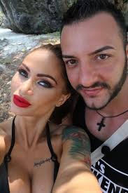 Răzvan, după ce a văzut sărutul iubitei lui cu reacția lui aurel după ce a primit imagini cu diana: Ce S A Intamplat La Insula Iubirii Episodul 6 Sezon 5 Aurel De La Extaz La Agonie Antena 1