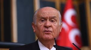 Absürd ve hiciv kelimeleri birbirlerini döverken kadın mizahçı görünmedi. Wvstiiy6gl7epm