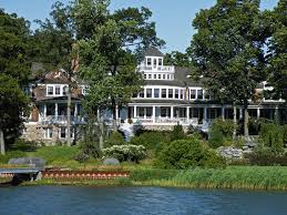 Our waterfront home plans use plenty of windows and if you want to leave feedbacks on best selling lakefront homes designs, you can click on the rating. 55 Stunning Lake Houses Famous New Old Big And Cozy Home Stratosphere