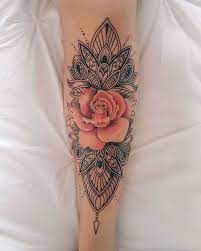 Cette fleur qui pousse dans les marécages occupe une place importante dans les cultures occidentales. 1001 Idees De Tatouage Fleur De Lotus Et Son Symbolisme