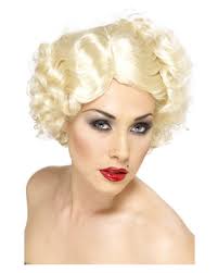 So, if you're thinking of getting blonde short hair this season, and are in dire need of some inspiration, you've come to the right place. 20s Bob Wig Blond Shorthair Curly Wig Karneval Universe