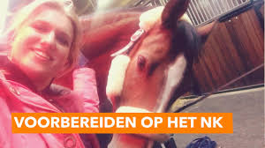 Maar ook wat er van je verwacht wordt. Dag Op Stal Met Britt En Eve Paardenpraattv Youtube