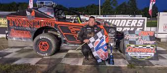 Carey Terrance ends Jackson Gill's streak with a June 16 feature win !