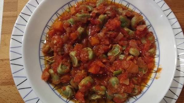 Broad Beans with Tomato