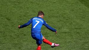 Le maillot domicile italie euro 2016 est bleu avec des éléments doré. Euro 2016 La France Tremble Mais Passe Uefa Euro 2020 Uefa Com