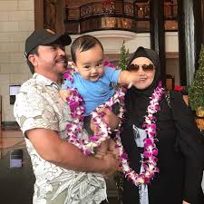 Siti dijangka melahirkan cahaya matanya. Beda Usia 20 Tahun Ini 10 Potret Mesra Siti Nurhaliza Dan Suami