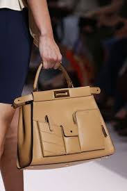 Fendi Primavera Estate 2019 Milano Womenswear 2019 Fendi Milano Primaveraestate Womenswear Burberry Cantalar Deri Canta Canta