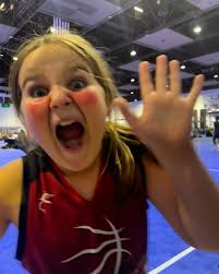 Nicole Harlin's Instagram, Twitter & Facebook