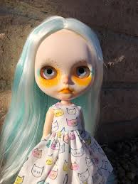 Hello , I would like to sell this customized Blythe . The sculpt and  painting by me . I would like to know if someone is interested. All the  materials and paintings