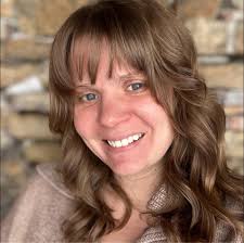 I have a theory, thoughts welcome!🧵 tldr: Andrew and Ellen Bernard (the  first pair) are actually actors hired by Andy as a display of  legitimacy/familial care during his impulsive engagement spiral in