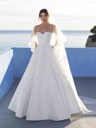 Bezaubernde vintage brautkleider, tolle spitze brautmoden, moderne spitze. White One Everlasting I White One Brautkleider Hochzeitskleider