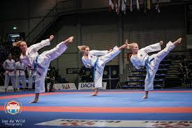 A karate gi consists of karate pants and a karate top and may be cut in one of three distinct styles: Karate Kata Team Germany Female Facebook