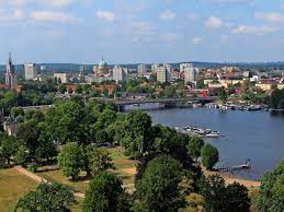 Requests are due two weeks before the last day of class. Potsdam Wird Zur Gespaltenen Stadt