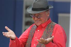 Renzo arbore compie 83 anni: Renzo Arbore Il Jazz E La Musica Della Liberazione