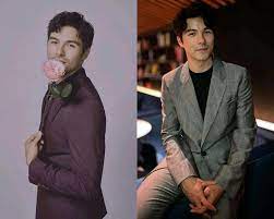 鳳小岳出生於英國 威爾斯 拉尼德洛伊斯 （ 英语 ： llanidloes ） 鎮，後旅居法國 亞維儂，父親是英國小提琴街頭表演者，母親是上默劇團的藝術總監孫麗翠。 三歲時，鳳小岳和母親從英國搬回台灣居住，兒時曾被母親送往四川 都江堰附近唸小學，在少林寺學功夫。. Wqrk M3uulkddm