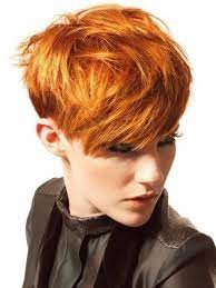 La coupe courte effet volume autre tendance, les cheveux coupés, voire rasés, très courts sur les côtés, avec plus de longueur sur le haut de la tête pour un effet volume décuplé. Coupe Pixie La Coupe Courte Qui Va A Toutes Photos