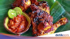 Hemmm jadi membayangkan kenikmatan ayam goreng seperti apa. Sedapnya Ayam Bakar Madu Yang Gurih Manis Di 5 Tempat Ini