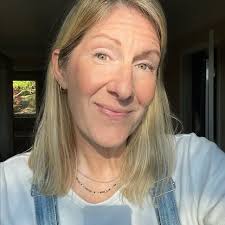 Why is everyone old money in this thread . I love it ❤️