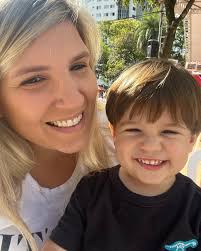 Meu grudinho, meu bebê carinhoso. Você me deu o privilégio de ser sua mãe e  eu só consigo retribuir com o maior amor do mundo!! Obrigada por tanto!!  Feliz dia a todas