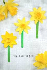 Diese blumen sind wirklich kinderleicht nachzubasteln. Papierblumen Basteln Bastelnmitkids Papierblumen Basteln Basteln Fruhling Blumen Blumen Basteln