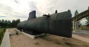 Dan untuk melibas kapal selam lawan, kapal tender ini juga dapat menyebar ranjau laut. Muzium Kapal Selam Melaka