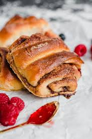 Dreierlei Franzbrotchen Rezepte Klassisch Mit Zimt Schokolade Oder Erdbeer Konfiture Rezept In 2020 Franzbrotchen Rezept Rezepte Franzbrotchen
