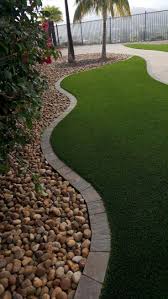 30 Pretty Lawn Edging Design Ideas For Your Yard To Try Side Yard Landscaping Rock Garden Design Landscaping With Rocks
