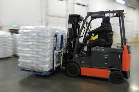 The voltage of traditional electric batteries drops as they discharge, slowing forklifts. Gendrive 2000 Series Hydrogen Fuel Cell Systems Material Handling 24 7