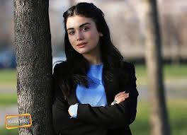 Özge yağız is a turkish actress who is known for having been cast as reyhan in yemin and as zeliha in adini sen koy. Ozge Yagiz Kimdir