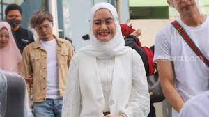 Keluarnya flek cokelat terkait alat kontrasepsi ada yang disebakan penurunan hormon estrogen. Dinda Hauw Sempat Panik Alami Perdarahan Kenali Ciri Flek Tanda Kehamilan