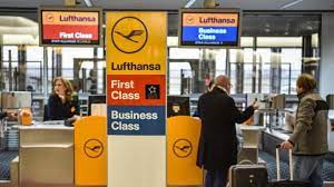 Online können sie ab 30 stunden bis 1 stunde vor dem geplanten abflug einchecken. Flugreisen Lufthansa Fuhrt Automatischen Check In Ein Augsburger Allgemeine