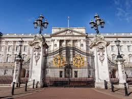 The garden inside the palace is home to 30 different species of birds and over 350 wild flowers. Coronavirus Effect Buckingham Palace And All Other Royal Residences To Remain Closed To The Public This Year United Kingdom Times Of India Travel