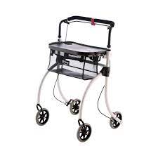 Bei einem wohnungsrollator sollten sie darauf achten, dass er keinesfalls zu breit ist, kleine räder hat und dass er sehr leicht ist. Der Rollator Fur Die Enge Wohnung Wohnungsrollator