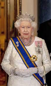Clever, enigmatic and flirtatious, she rewrote the rules of being queen. Queen Elizabeth Ii Steckbrief Bilder Und News Web De