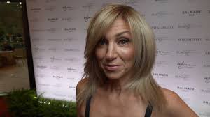 Ex-pop superstar to tell all