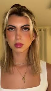 Kelly Cothran's Instagram, Twitter & Facebook