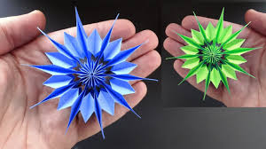 Möchten sie mehrfarbige sterne basteln, legen sie verschiedenfarbige zacken abwechselnd aneinander. Sterne Basteln Mit Papier Einfache Weihnachtssterne Falten Diy Weihnachtsdeko Youtube