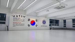 태권도 도장 ve 태권도장 arasındaki fark nedir?sadece örnek cümleler vermekten çekinmeyin. ê²½ìƒëŒ€ë°±í˜¸íƒœê¶Œë„ìž¥ Facebook