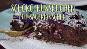 5 eiweiß und die prise salz in den mixtopf geben und 6 min. Schoko Nusskuchen Mit Sauerkirschen Erfrischend Lecker Youtube