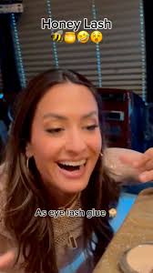 BEEing creative with Joe Nichols pre-show! Can confirm the honey lash  stayed